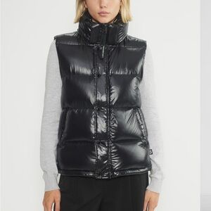 ARITZIA Superpuff Vest Black Liquid Shine Goose Down Water Resistant Sz S NEW